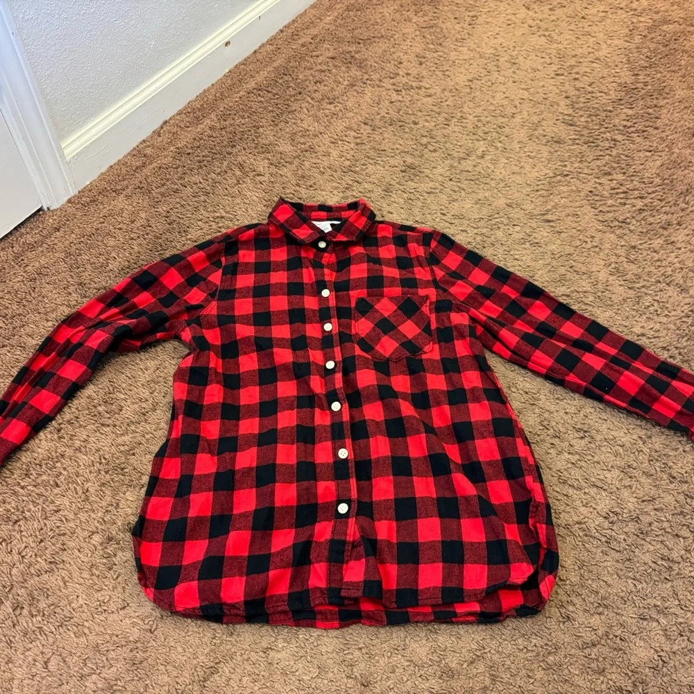 Old Navy The Classic Shirt Red Black Gingham Plaid Flannel SP PETITE SMALL - Picture 2 of 7